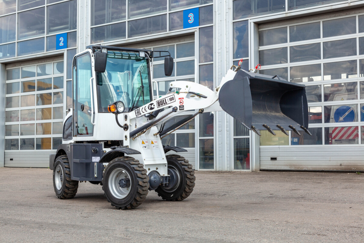 Фронтальный погрузчик BULL 710D