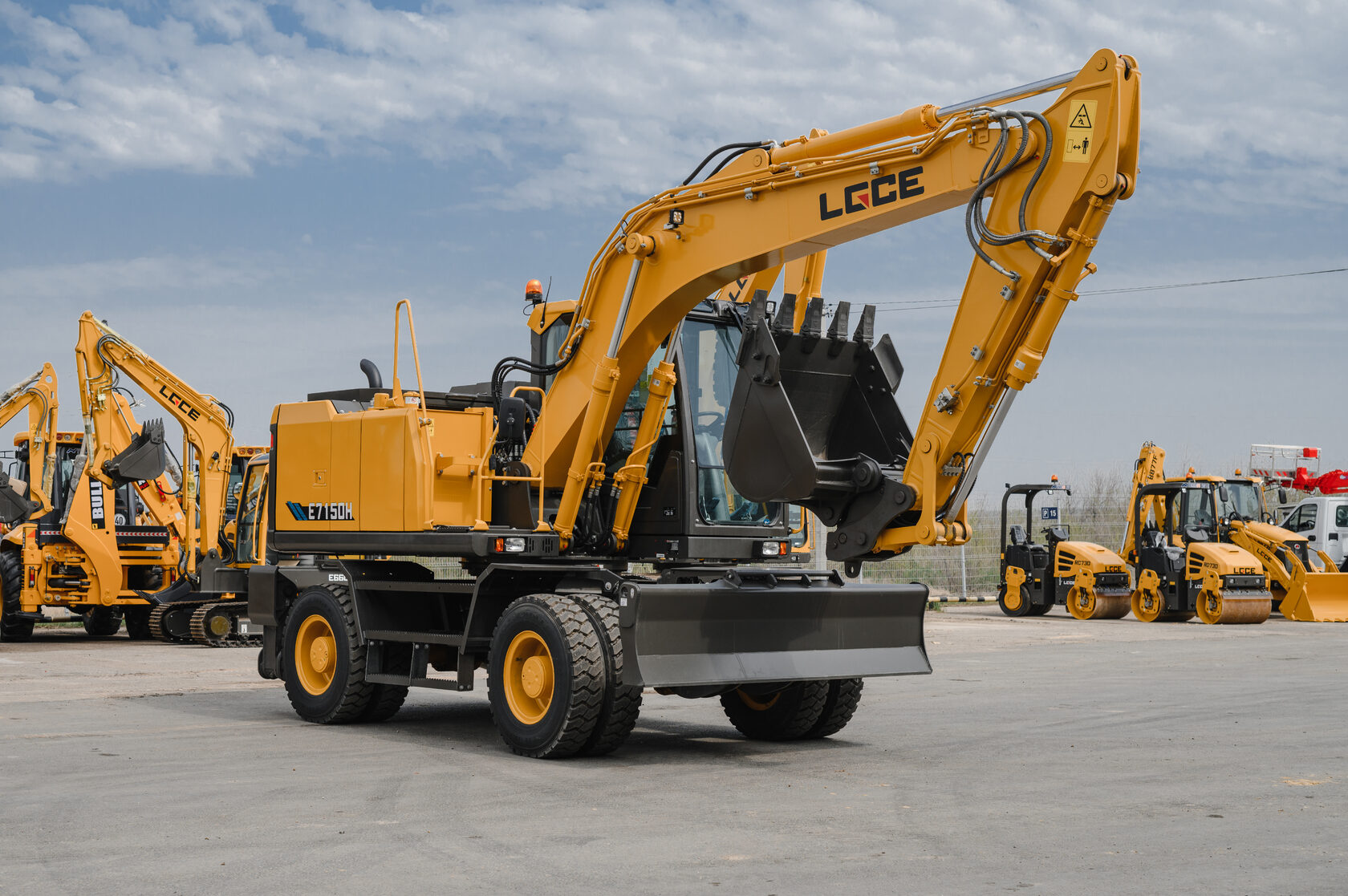 Колесный экскаватор LGCE E7220H
