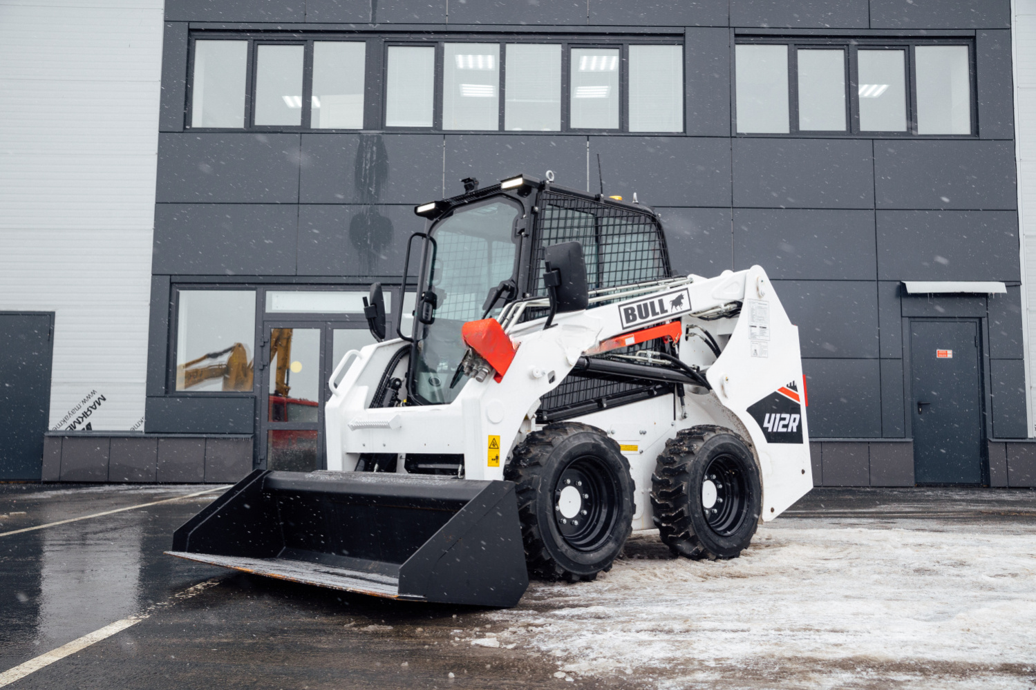 Минипогрузчик BULL 412R