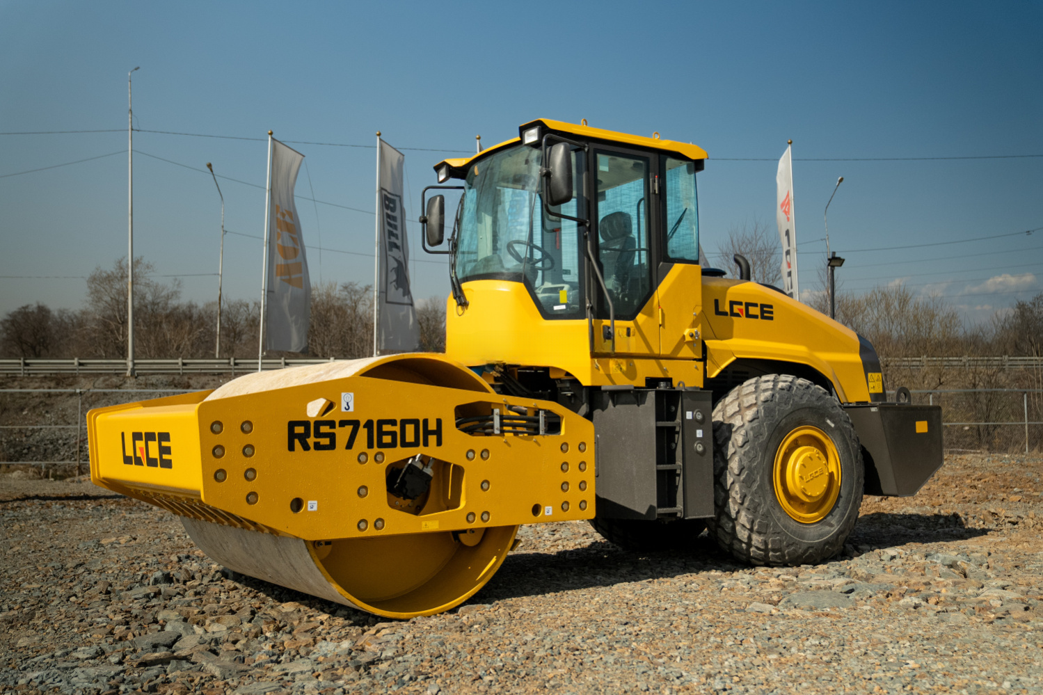Вибрационный каток LGCE RS7160H