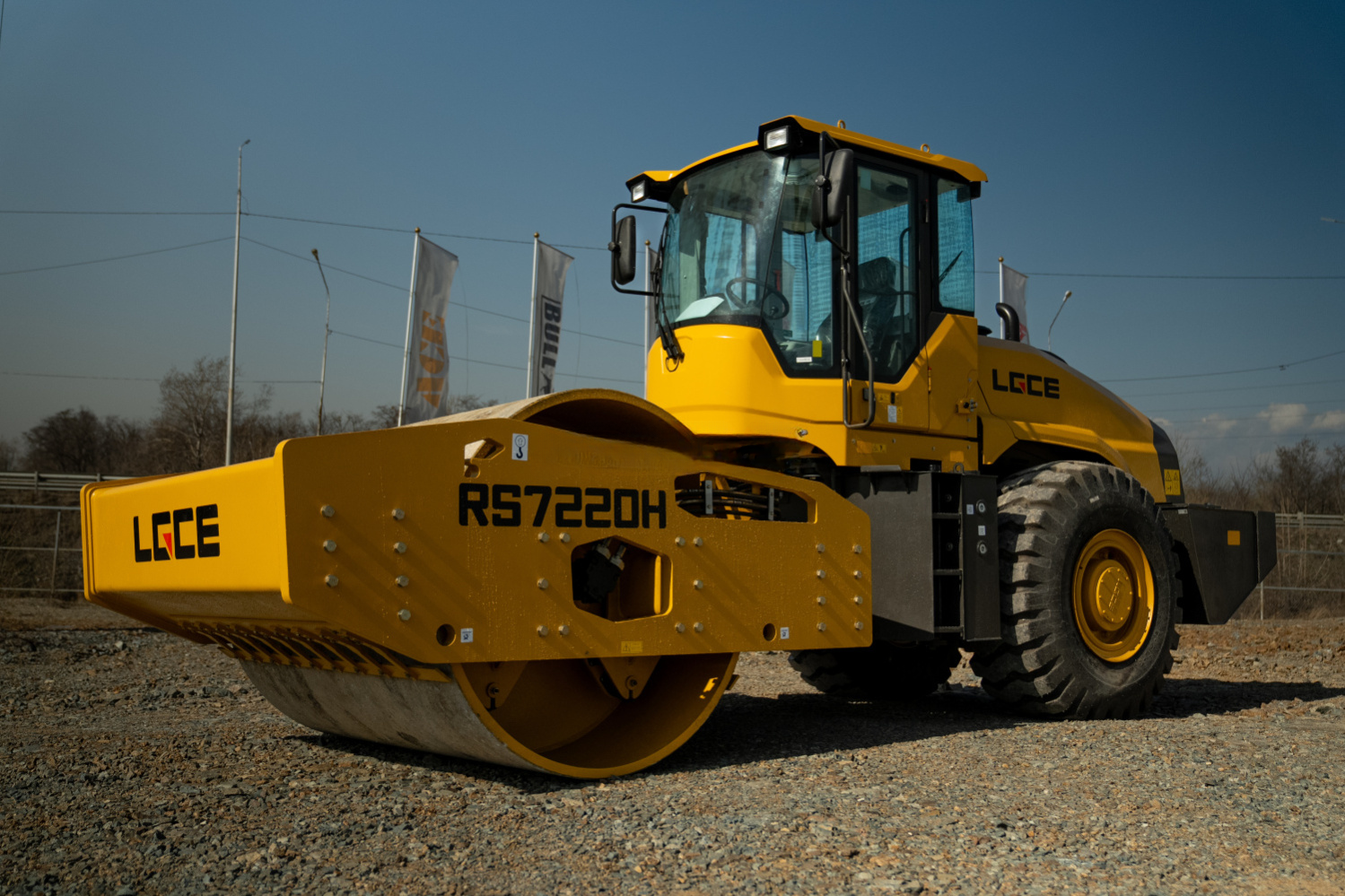 Вибрационный каток LGCE RS7220H