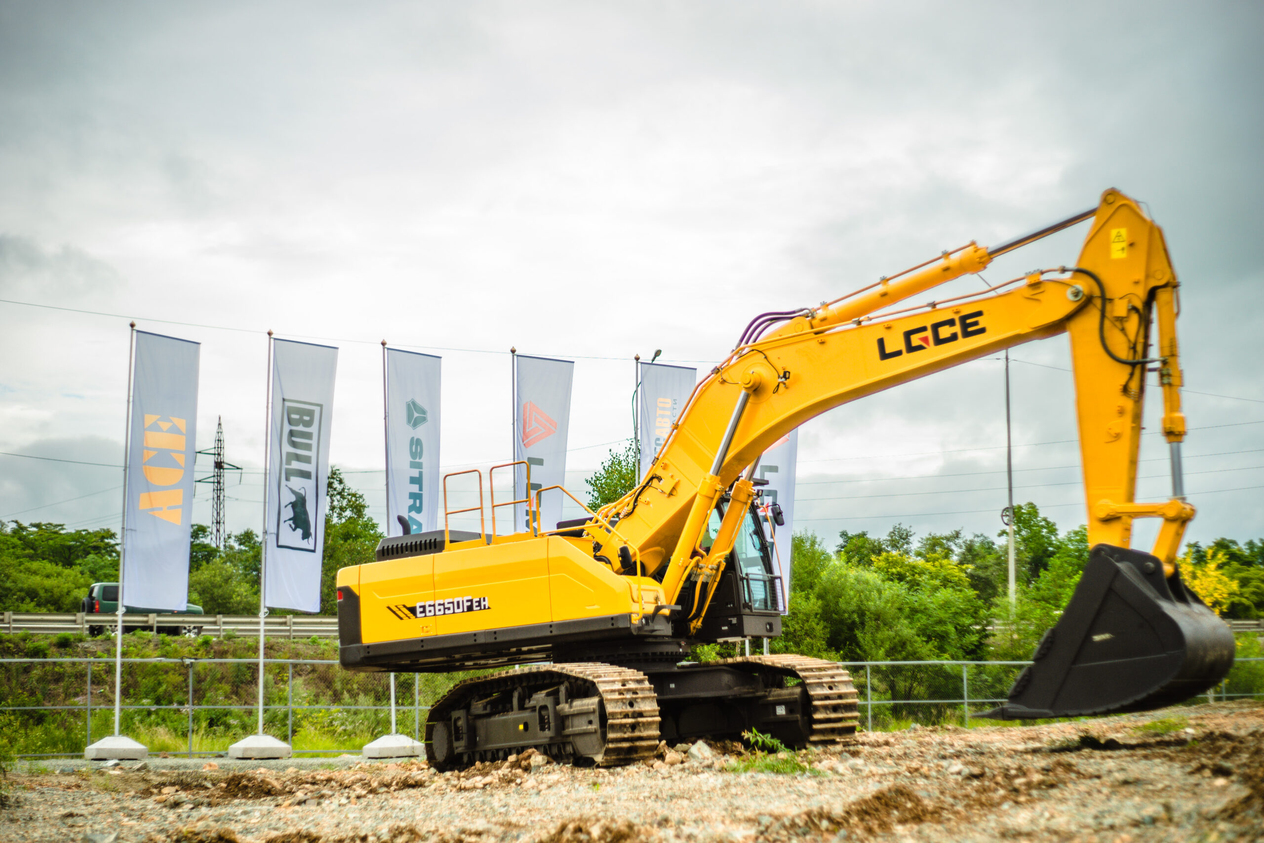 Экскаватор гусеничный LGCE E6650FEH