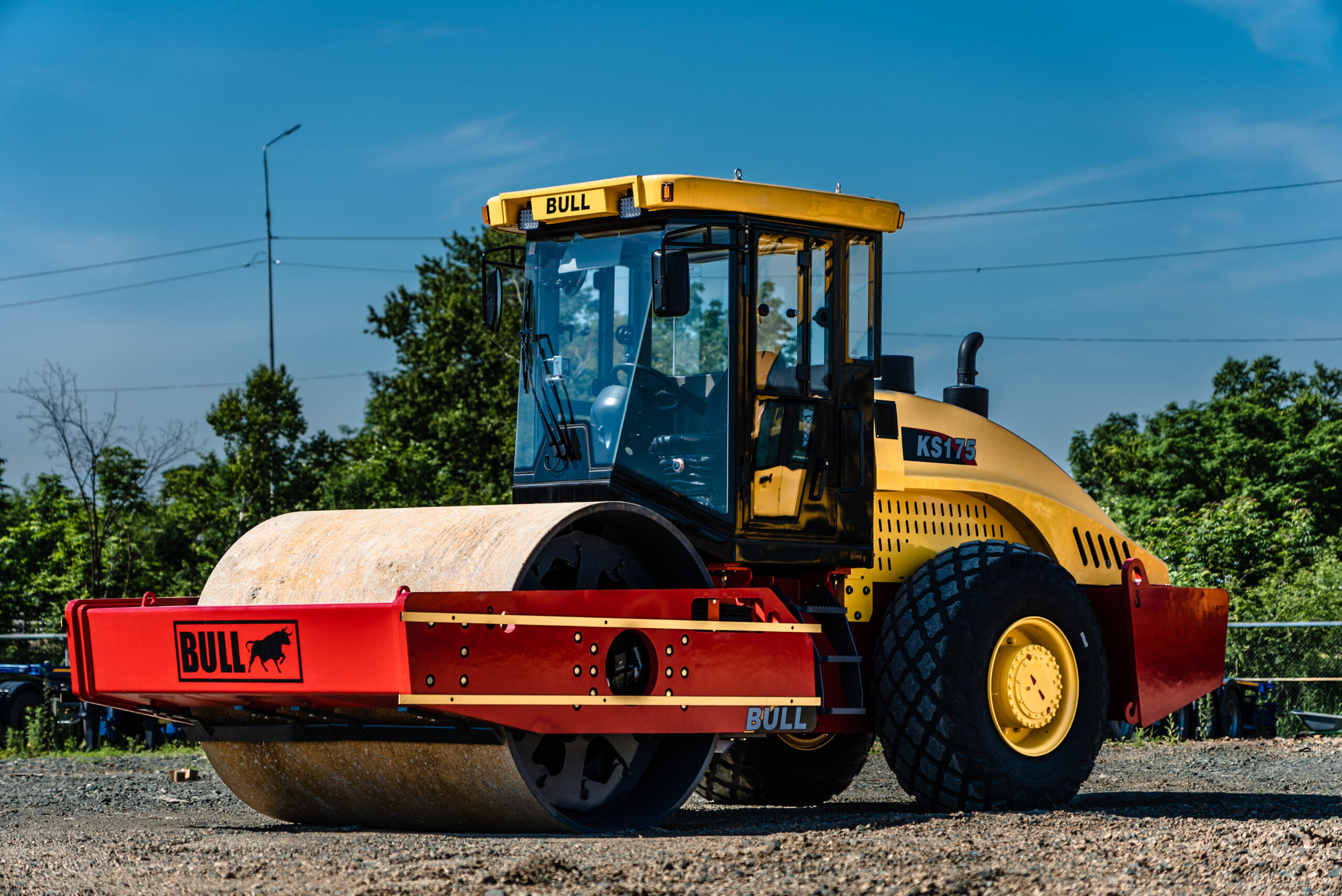 Вибрационный каток BULL KS175