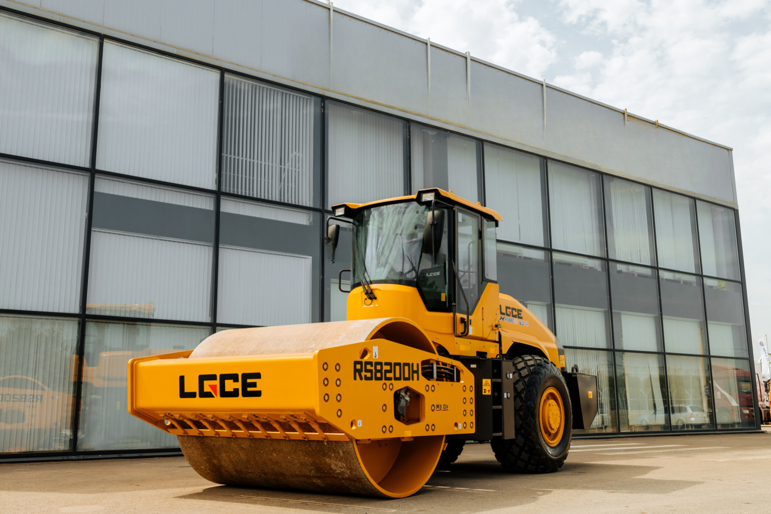Вибрационный каток LGCE  RS8200H