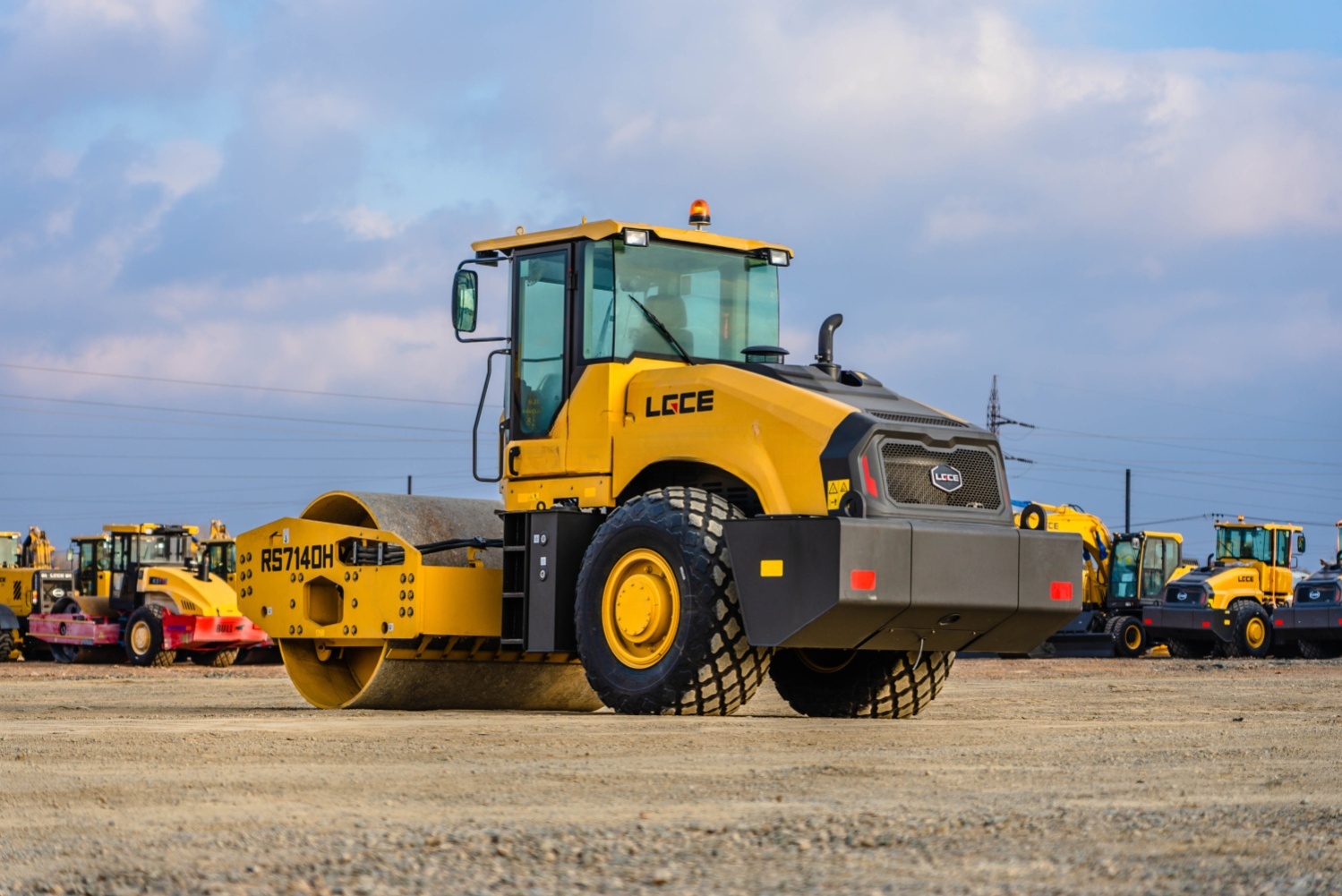 Вибрационный каток LGCE  RS7140H
