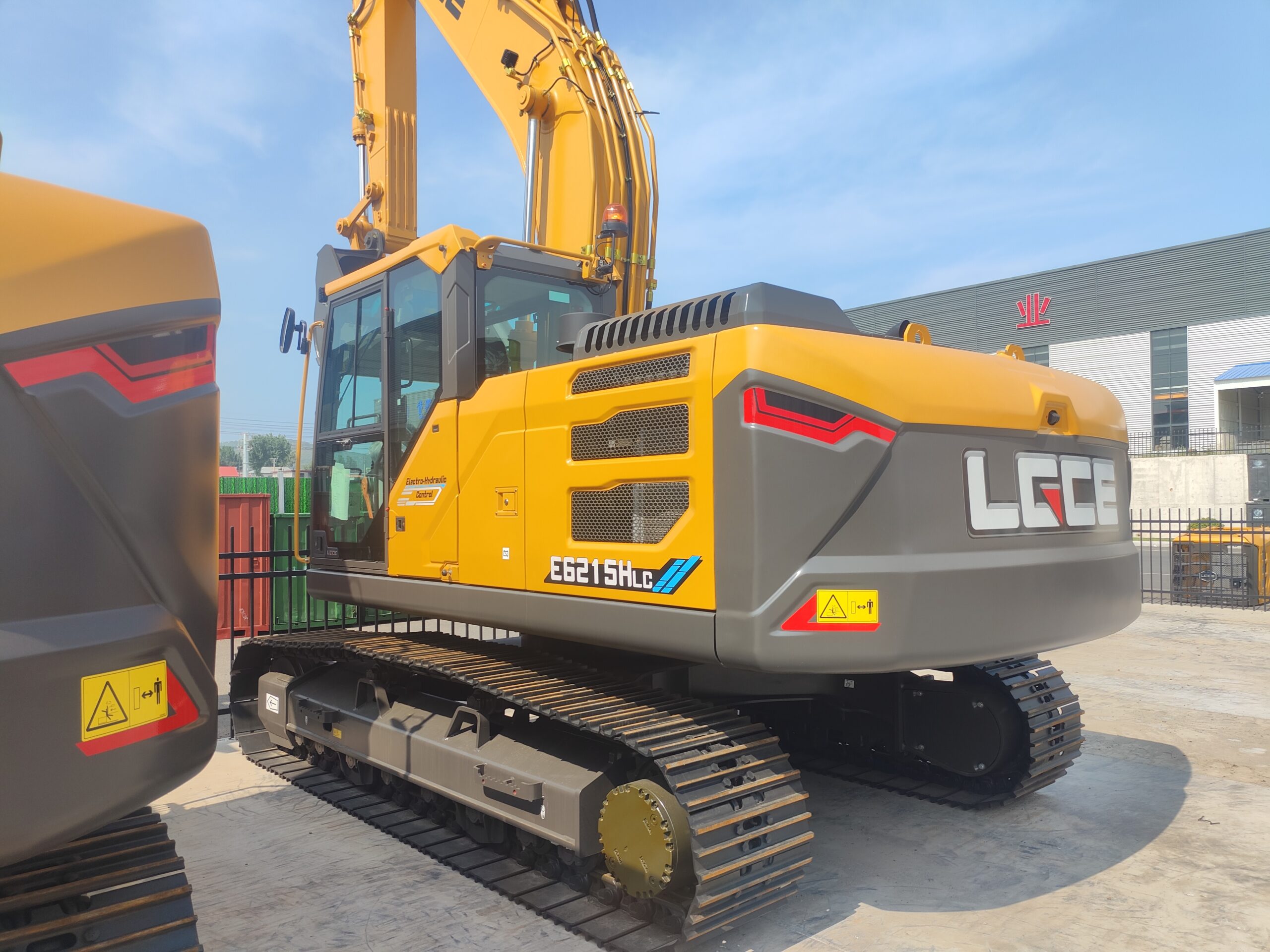 Экскаватор гусеничный LGCE E6215HLC