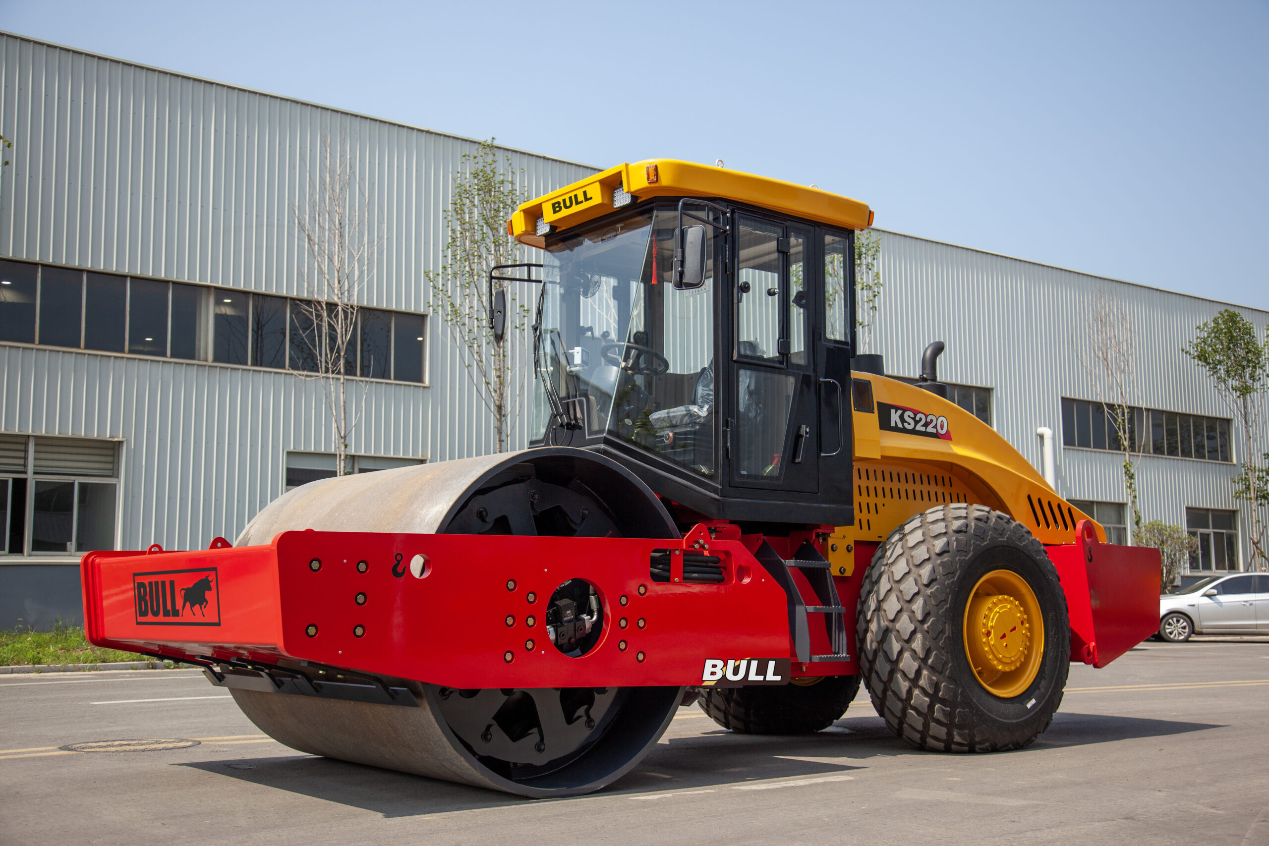 Вибрационный каток BULL KS220