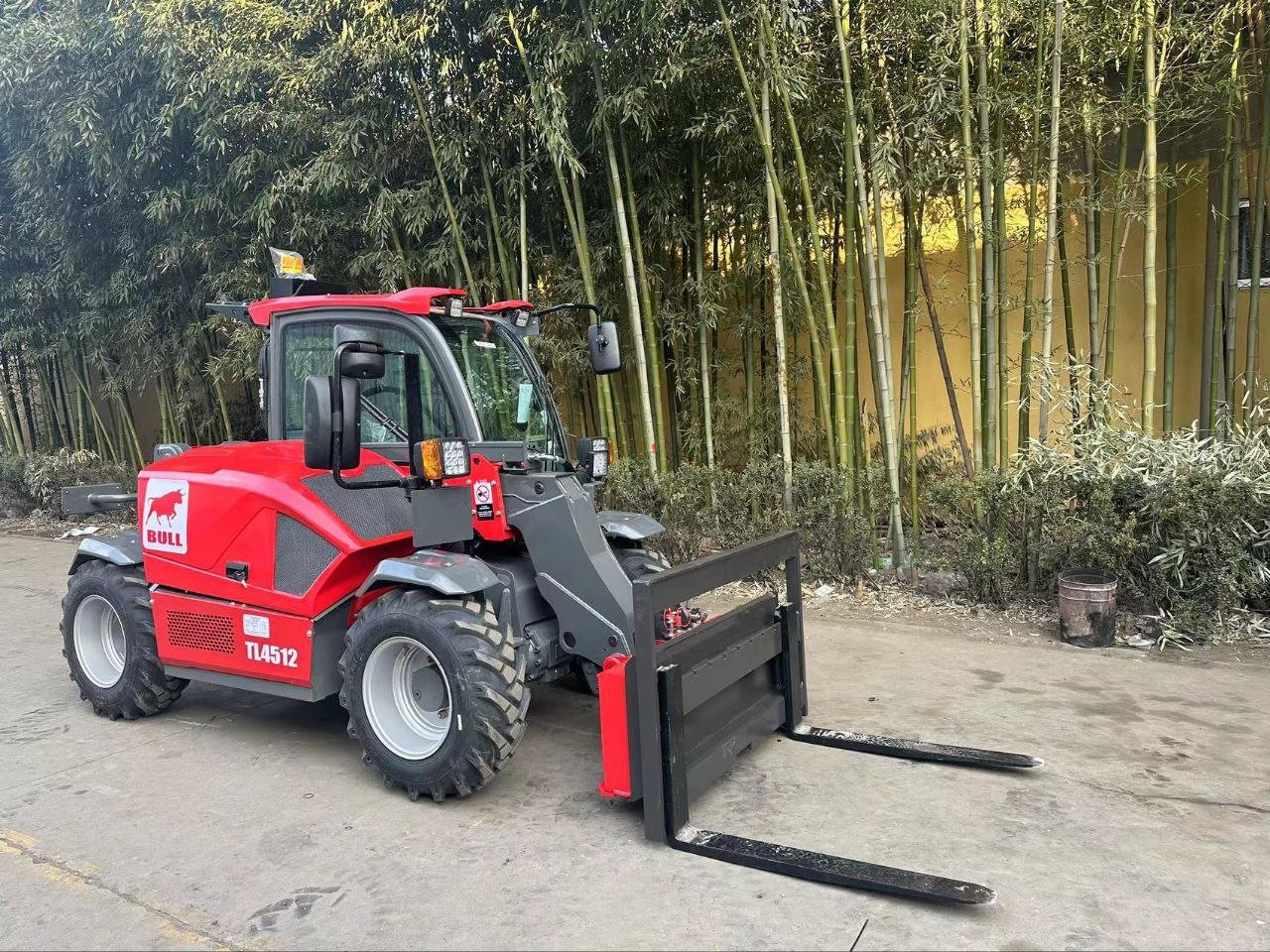 Фронтальный погрузчик BULL TL4512